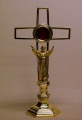 Relikwiarz na relikwie Jana Pawła z krzyżem - złocony  / RUD