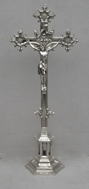 Krzyż z miejscem na relikwie - srebrzony - RU