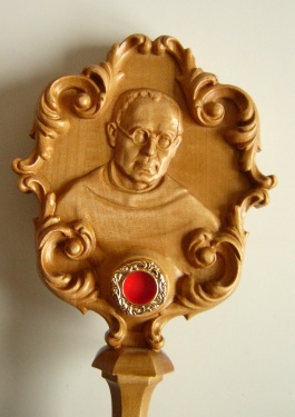 Relikwiarz na relikwie Ojca Kolbe